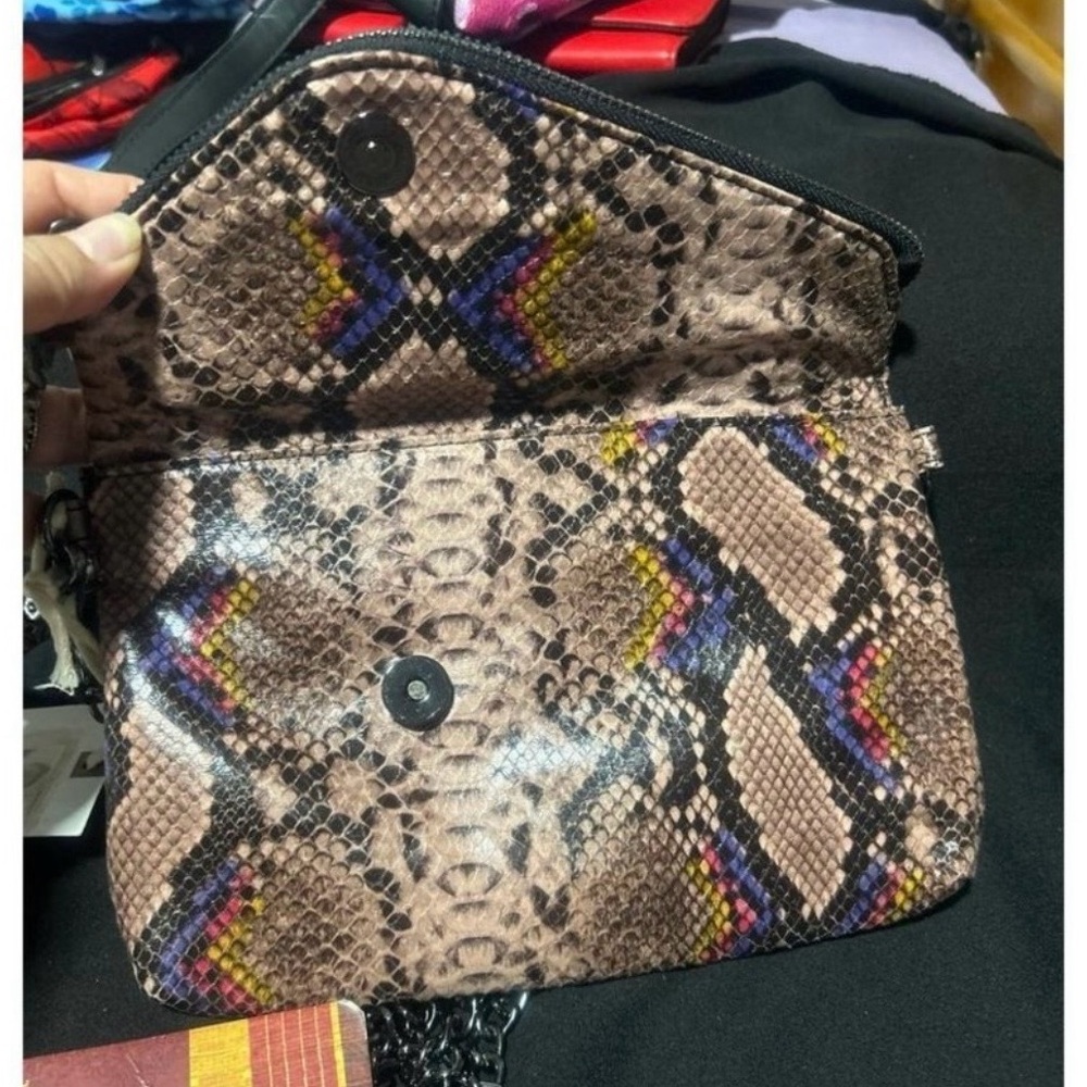 Snakeskin Pattern Crossbody Bag - Picture 2 of 2